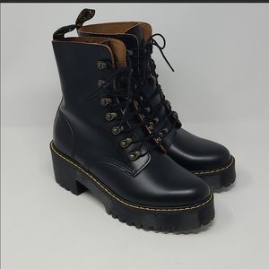 Dr. Martens Leona Black Leather heeled Boot Size 9